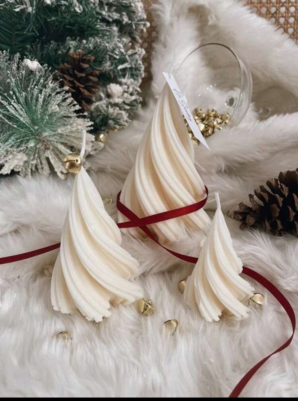 Swirl Christmas Tree (medium)